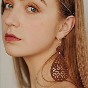 NWT Elegant Brown Teardrop Earrings